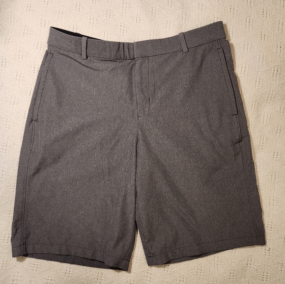 Men's Nike Golf Shorts Size M - Picture 1 of 7